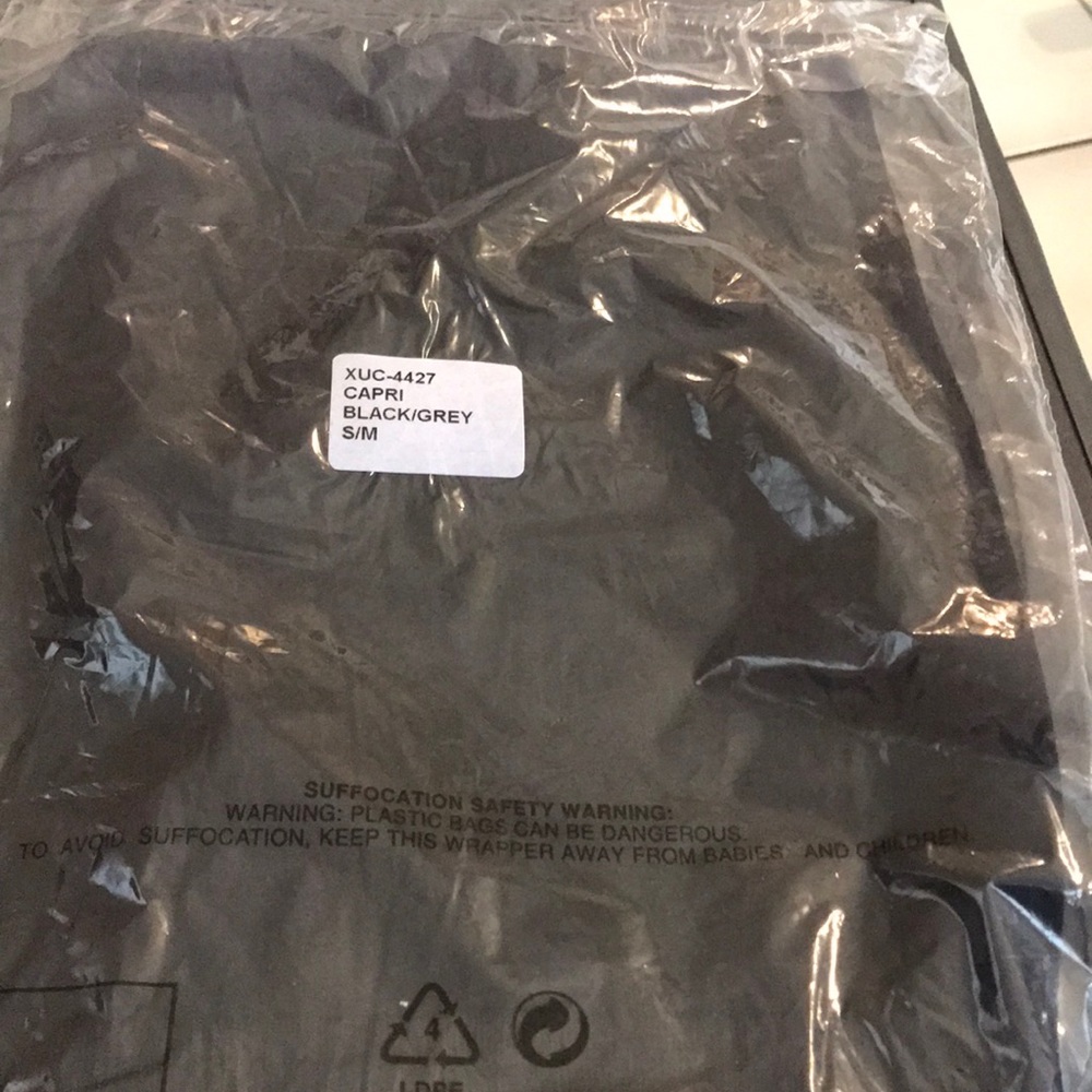 Zaney Threads Crop Leggings NWT - Picture 4 of 4